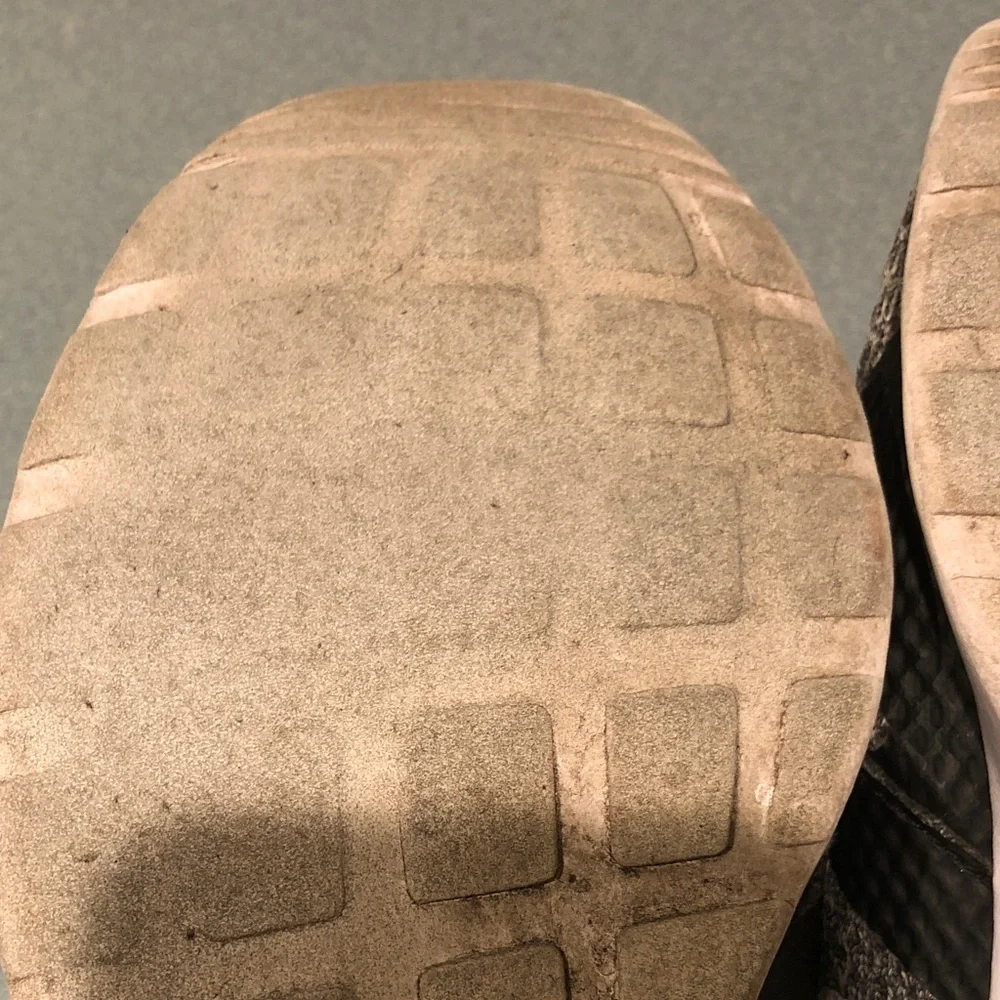 Nike Gray and Black Athletic Shoes - Picture 11 of 15